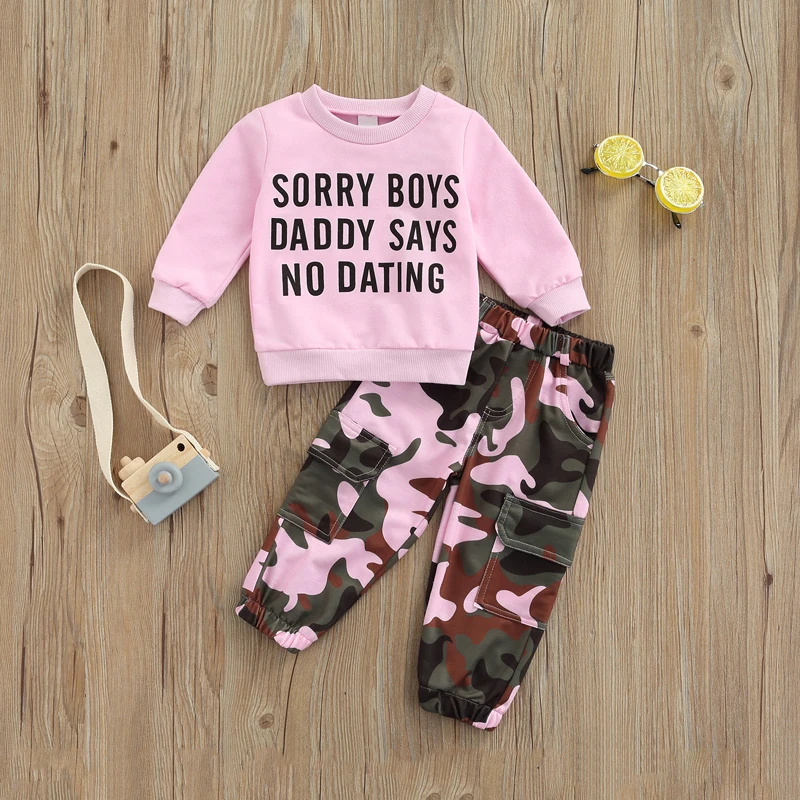 

Детский костюм из двух предметов, Розовый Топ с длинным рукавом и буквенным принтом, толстовки, футболки, камуфляжные брюки, детские комплек...