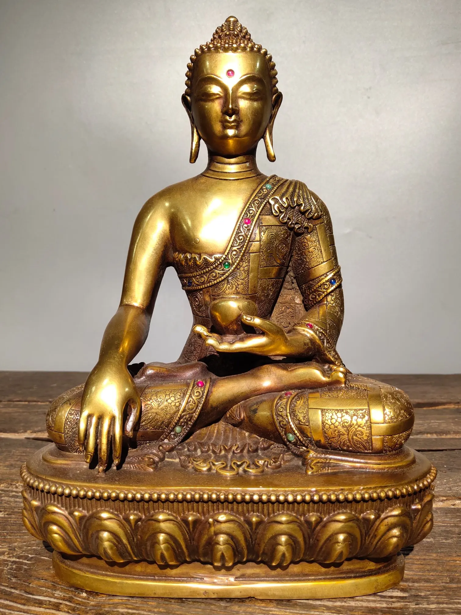 

12"Chinese Folk Collection Old Bronze Lacquer mosaic Gem Shakyamuni Buddha Sitting Buddha Ornaments Town House Exorcism