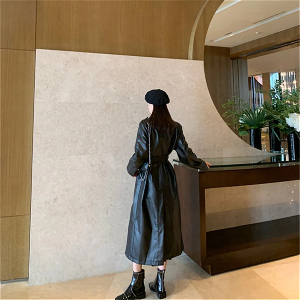 Женская длинная куртка из ПУ кожи черная свободная ветровка с поясом Осенний