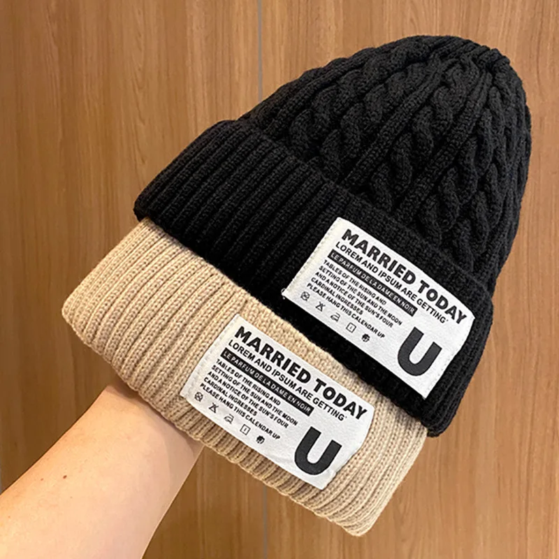 

2021 New knitted hat twist autumn and winter warm hat female woolen hat thick plus velvet