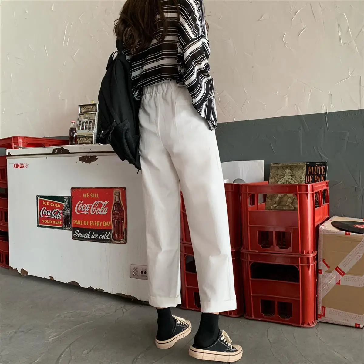 Широкие повседневные брюки женские с высокой талией простые однотонные белые