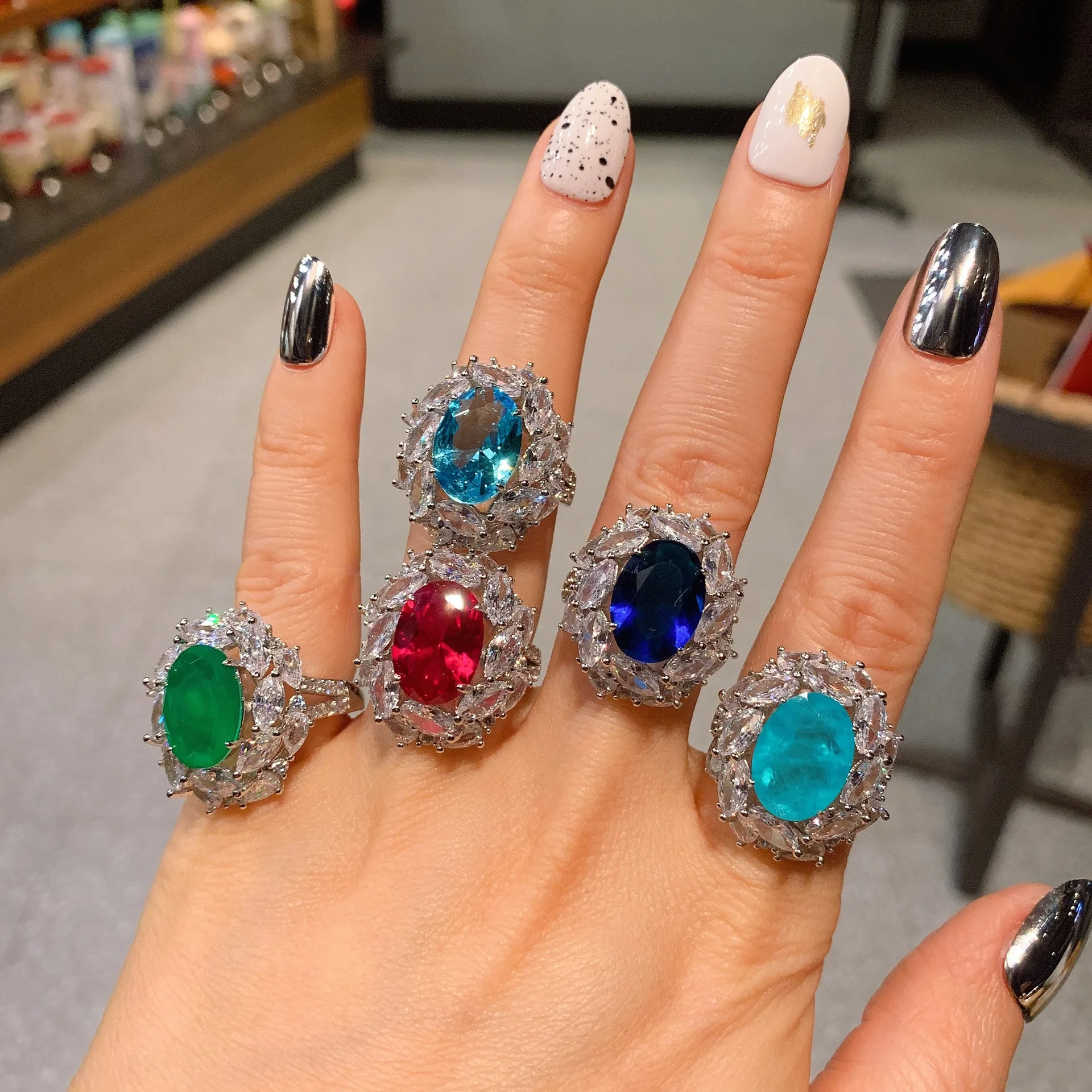 Кольцо женское с турмалином и изумрудом 10 х14 мм | Украшения аксессуары