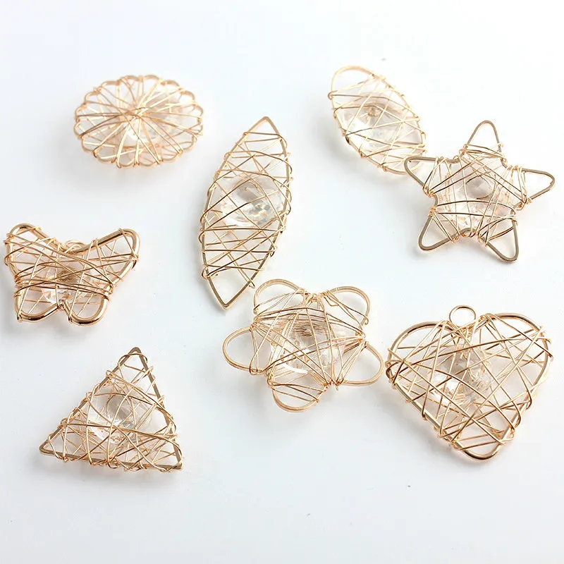 Новинка серьги-гвоздики с медной проволокой и подвеской в виде бабочки