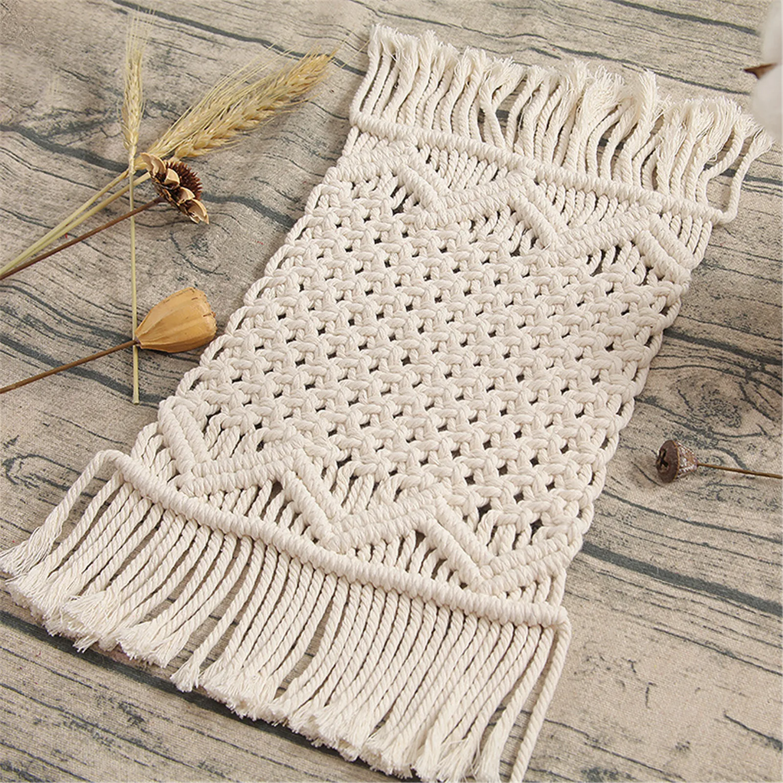 

Bohemian Table Runner Handmade Table Bed Tapestry Hand-woven Macrame Table Runner With Tassels Wedding Party Home Decoration
