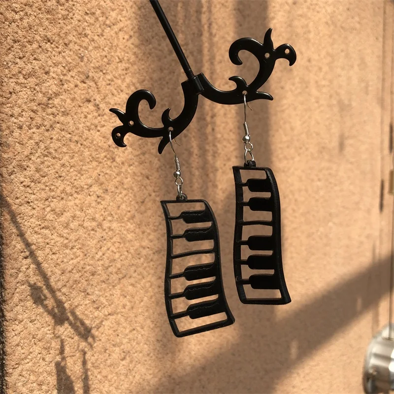 Женские акриловые серьги 2020 черные с пианино клипсы темпераментные красные