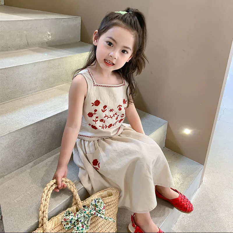 

2021 summer new children's clothing girls' Korean Flower Embroidered Top + skirt children's suit 2-189