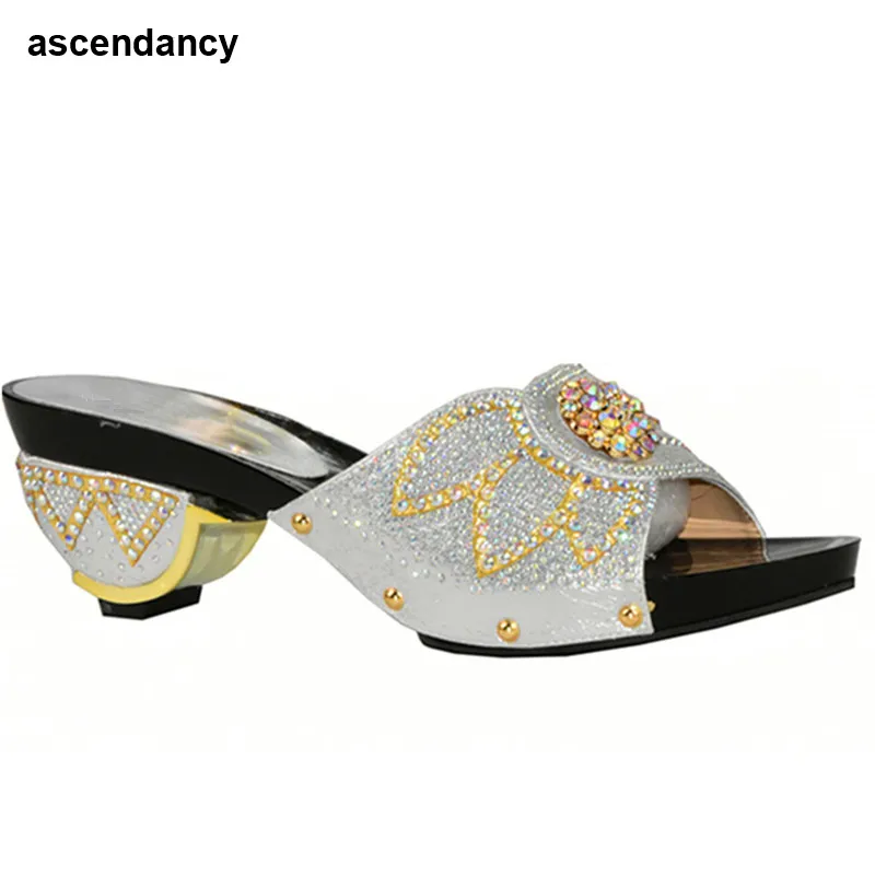 Женские туфли серебристого цвета летние на низком каблуке | Обувь