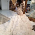 Свадебное платье с длинным шлейфом, с аппликацией