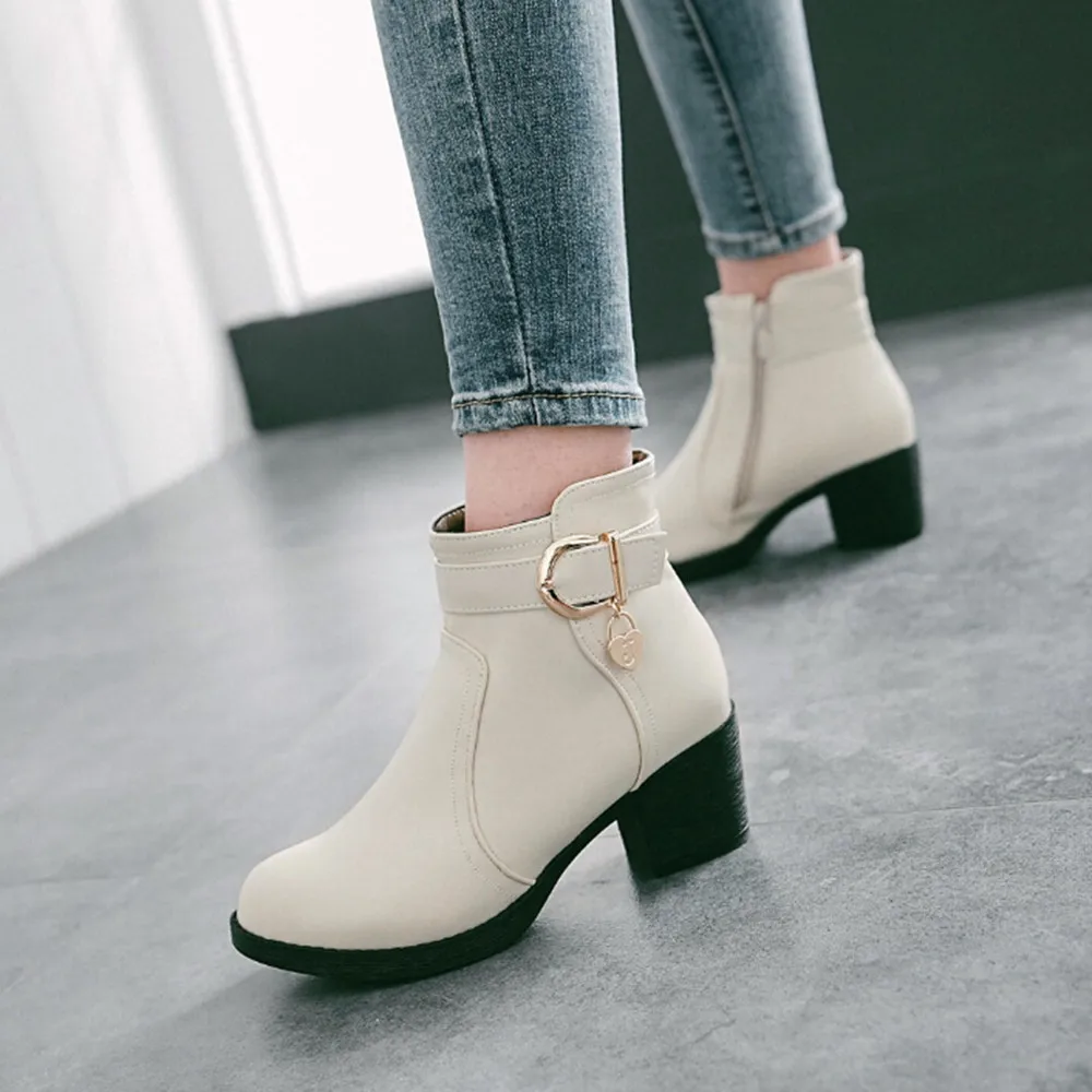 Женские ботинки кожаные в стиле ретро с круглым носком и ремешком повседневные