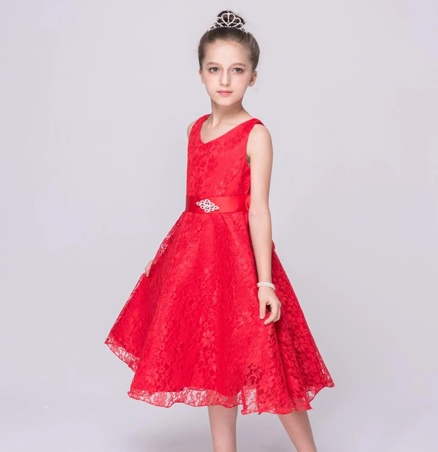 Детское праздничное белое и светло-голубое платье для девочки с цветами