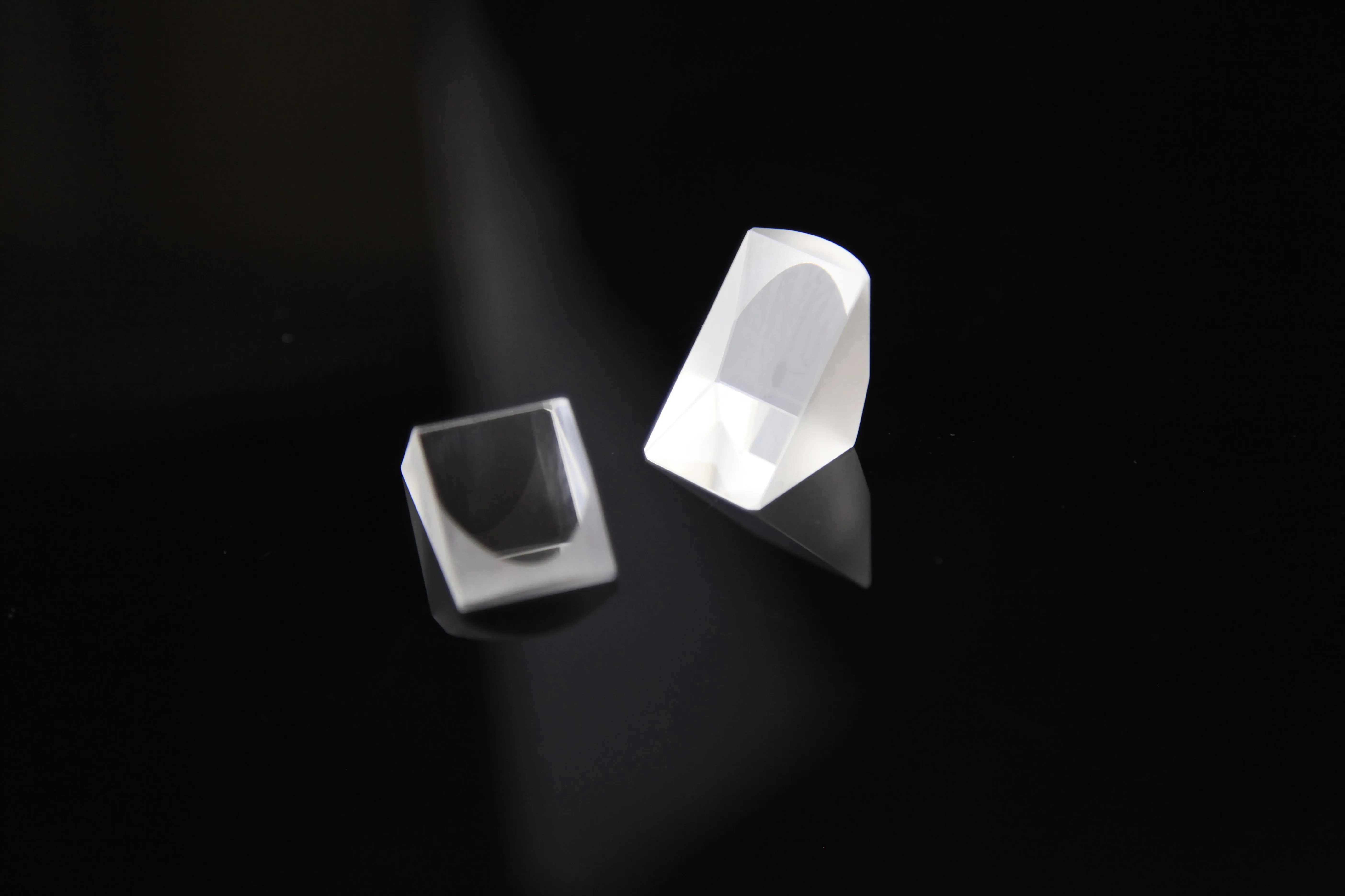 Оптовая продажа на заказ оптическое качество K9 стеклянная крыша Призма анти