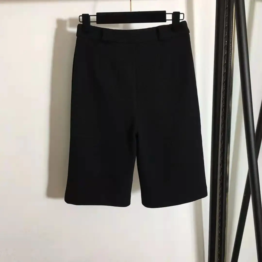 

New custom diamond buckle solid color all-match high-waist shorts Woman fashion white five-quarter pants