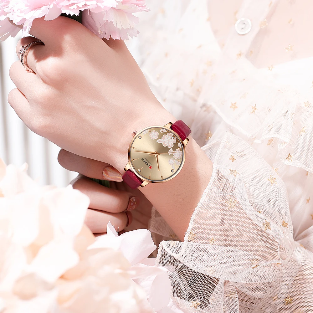 Часы женские кварцевые с кожаным ремешком и цветами | Наручные часы