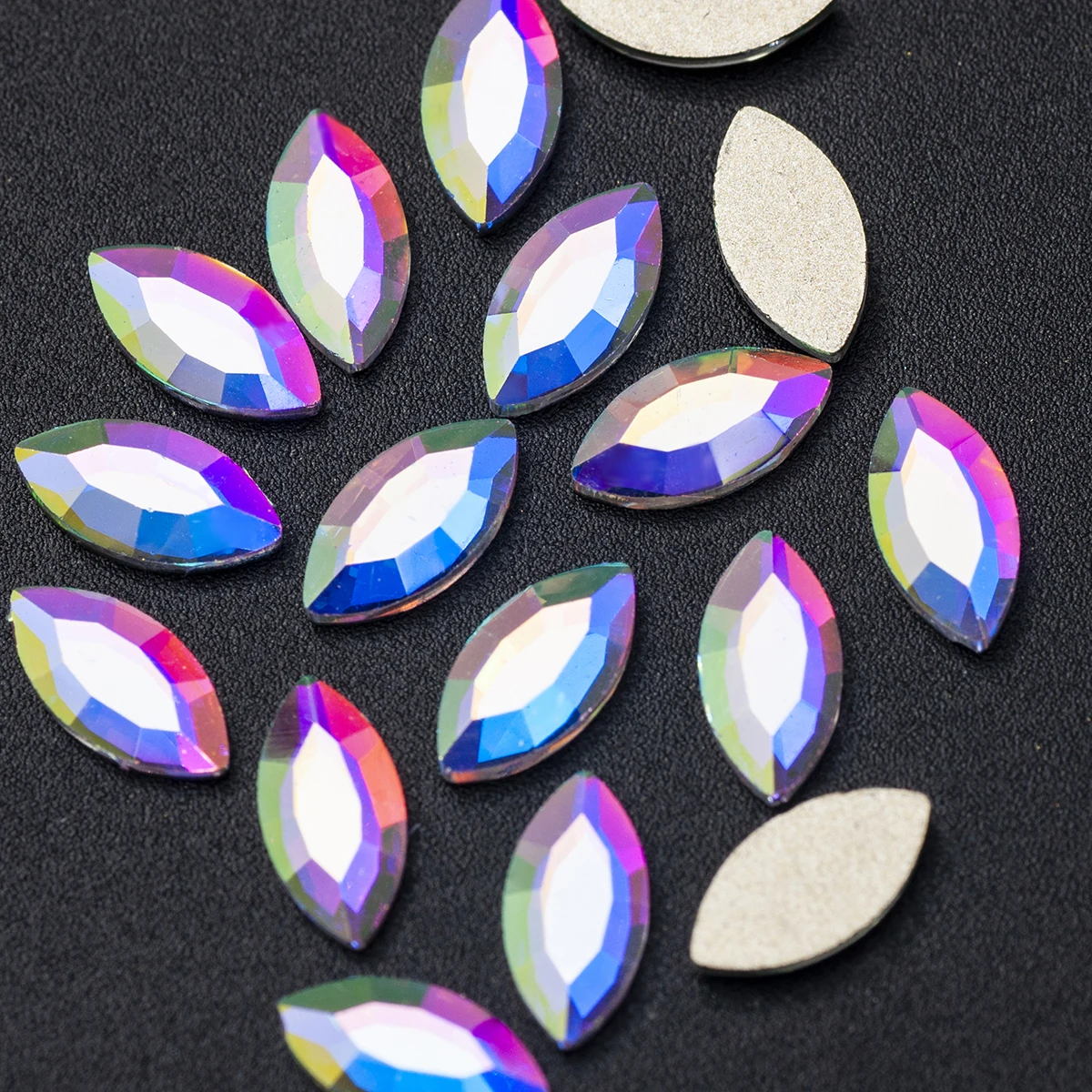 Стразы для дизайна ногтей 4 х8 мм 20 шт. |