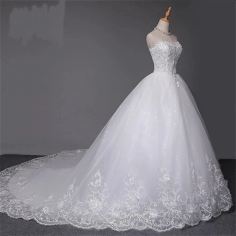 

Женское свадебное платье с V-образным вырезом и шлейфом