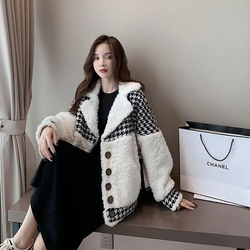 

Thickened lamb wool jacket for women in autumn and winter