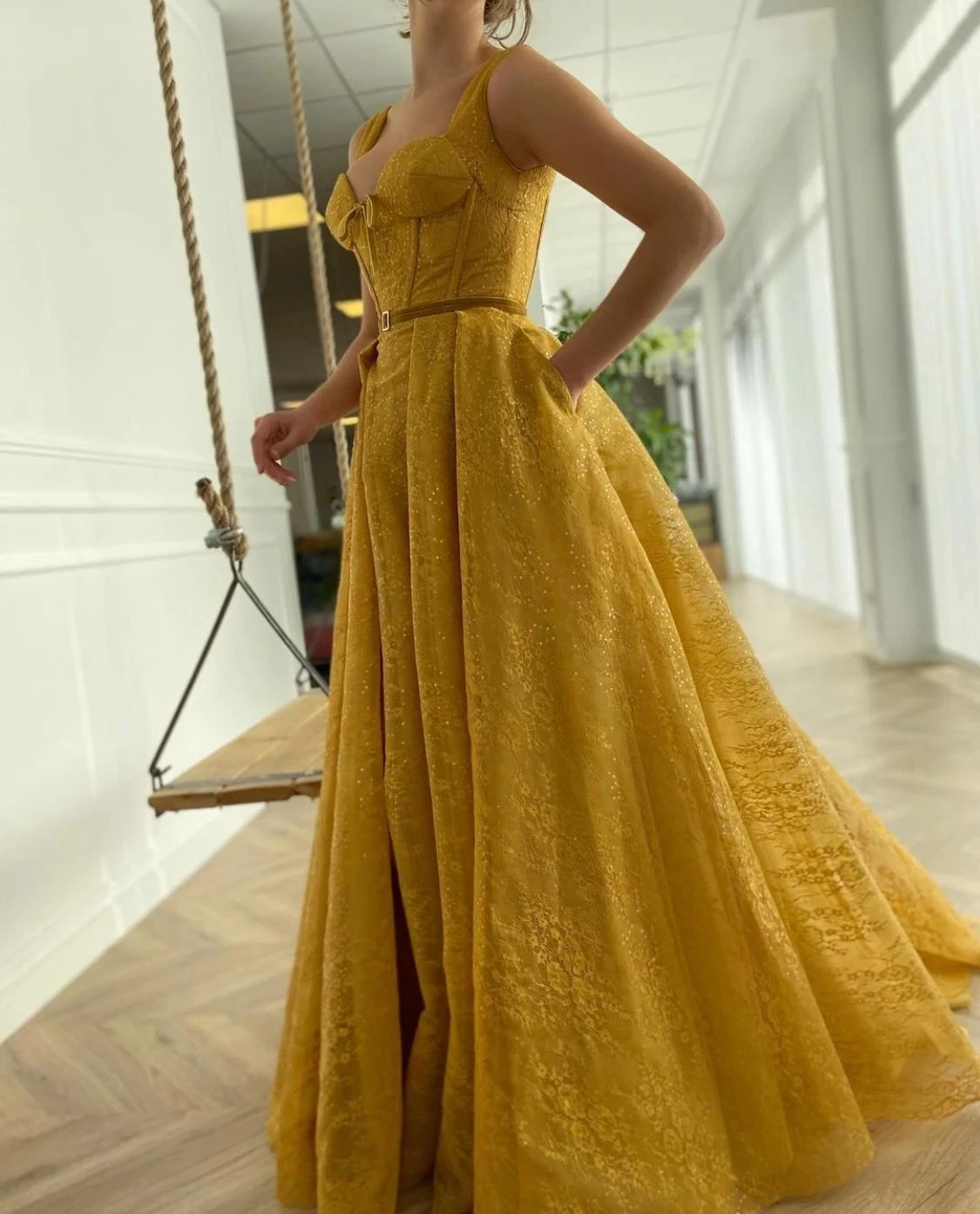 

Elegant Lace Prom Dresses with Pockets Spaghetti Strap Long A Line Formal Evening Party Gowns Robes De Soirée