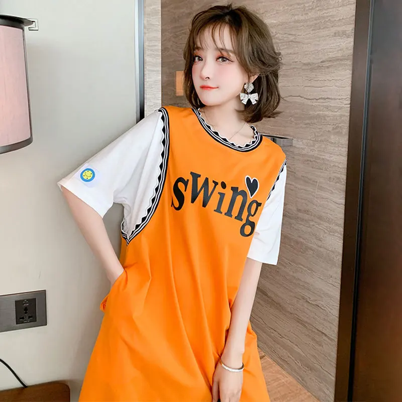 

Женское свободное платье-футболка средней длины, игривое контрастное платье-футболка в полоску с кружевом и надписью, лето-осень 2021