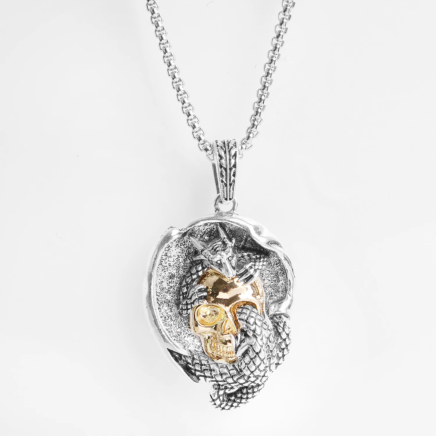 

Vintage Punk Badge Pendant Necklaces For Men Women Retro Lion Skull Boho Statement Necklaces Party Fashion Jewelry