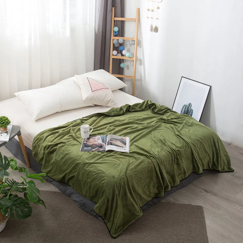 Многофункциональное бархатное теплое постельное одеяло однотонное Зеленое с