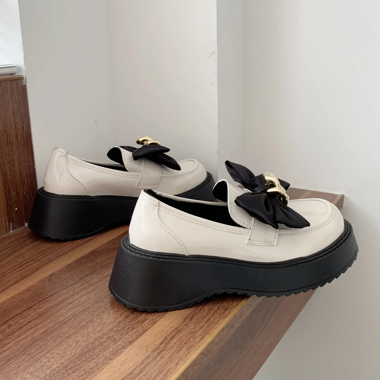 

Mary Jane shoes women's thin leather shoes autumn 2021 new bow retro thick heel big head single shoes