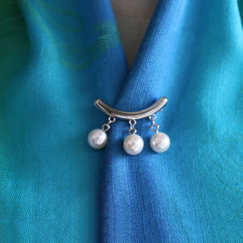 Простая металлическая брошь с красным жемчугом и подвеской булавки для пальто