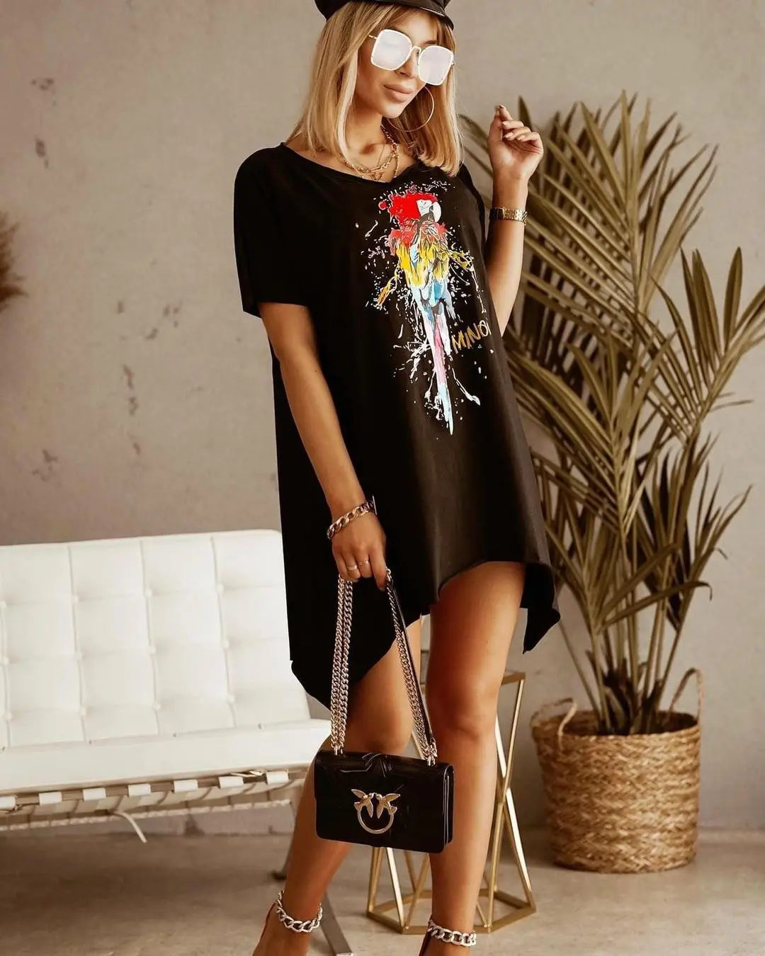 

Новинка лета 2021, цельнокроеное платье с черным принтом, модное слитное платье для отдыха, простое асимметричное цельнокроеное платье