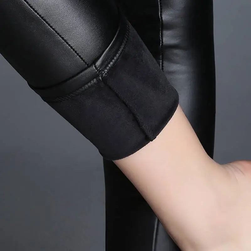 2019 зимние женские теплые бархатные кожаные зауженные брюки из искусственной