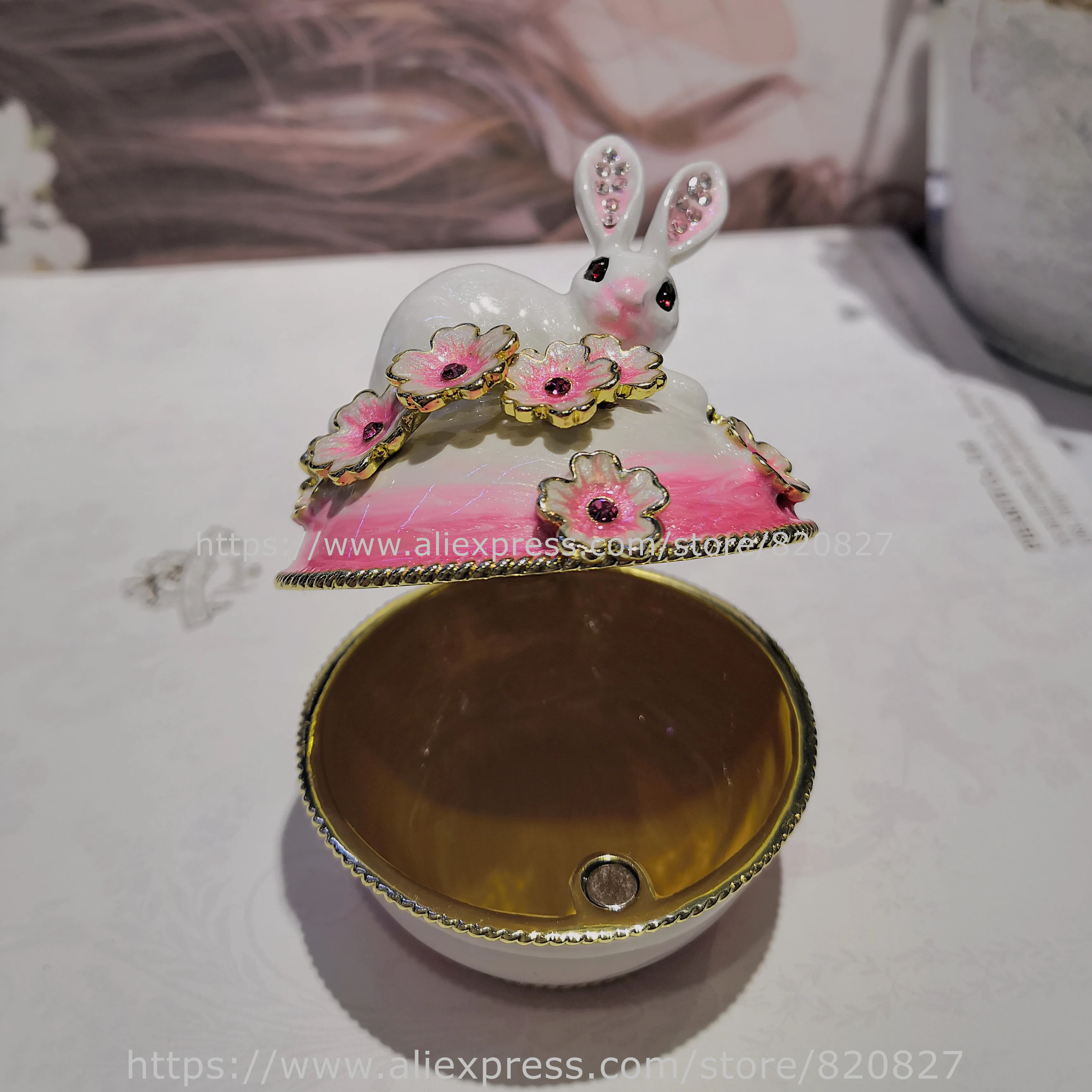 2020 New Desgins Bunny Rabbit Laying in Flowers Trinket Box White Rabbit Jeweled Keepsake Box