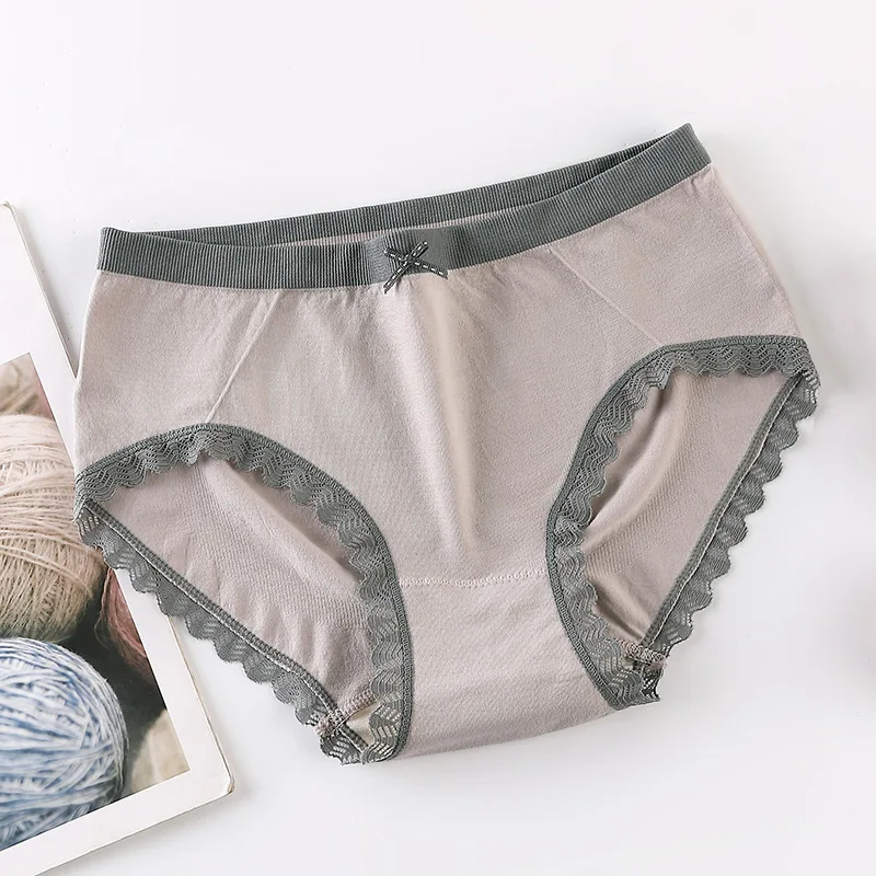 

Japanese Girls Seamless Solid Color Breathable Mid-waist Briefs, Lace Peach Hips and Comfortable Underwear Women
