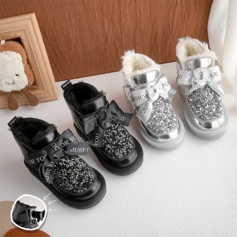 

Модные детские ботинки с бантом-бабочкой, новинка 2021, зимние ботинки, плюшевая теплая обувь для маленьких девочек, блестящий дизайн, коротки...