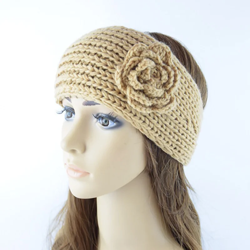 Женская вязаная повязка на голову с пуговицами |