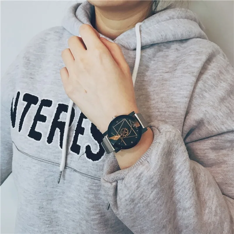 

Creative Wristwatch Men Rhinestone Design Thin Dial Water Resistant Quartz Clock Casual Shock Male Exam Relojes Para Mujer 2021