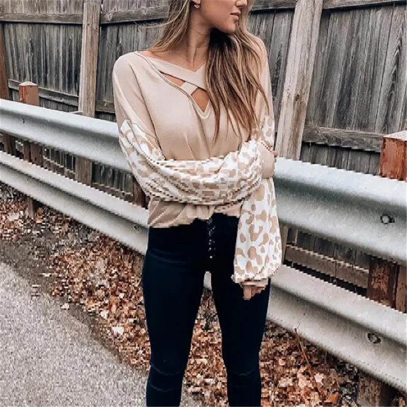 Женская футболка с леопардовым принтом длинным рукавом и V-образным вырезом |