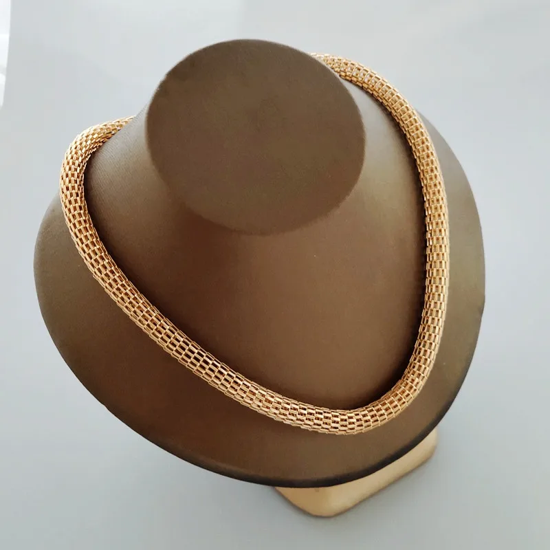 

Exaggerated hollow out short necklace nude chain personality snake bone chain