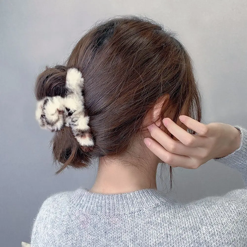 

Furry Autumn Winter Headwear Simple Leopard Grasp Clip Korean Style Hair Clip Female Hair Accessories Plush Hair Claw