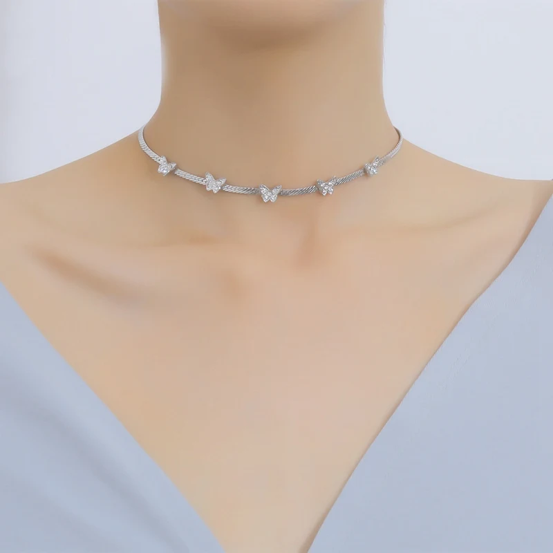 С изображением милой бабочки колье для женщин изготовлено вручную золотая