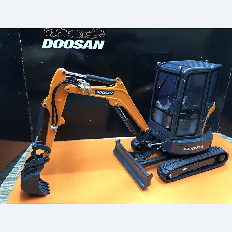 Модель инженерного автомобиля Doosan Dx27z масштаб 1:25 модель гусеничного экскаватора
