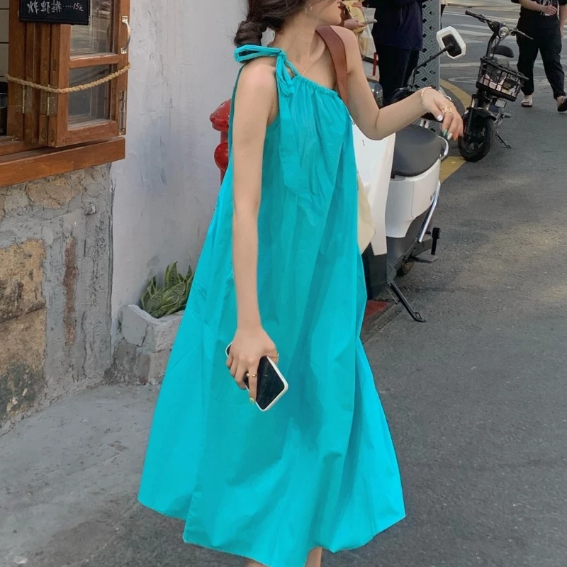 

Hepburn style suspender skirt women's summer design small crowd slant shoulder blue holiday dress French loose skirt