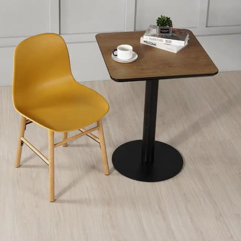 Небольшой семейный стул из массива белого дуба индивидуальный для одного