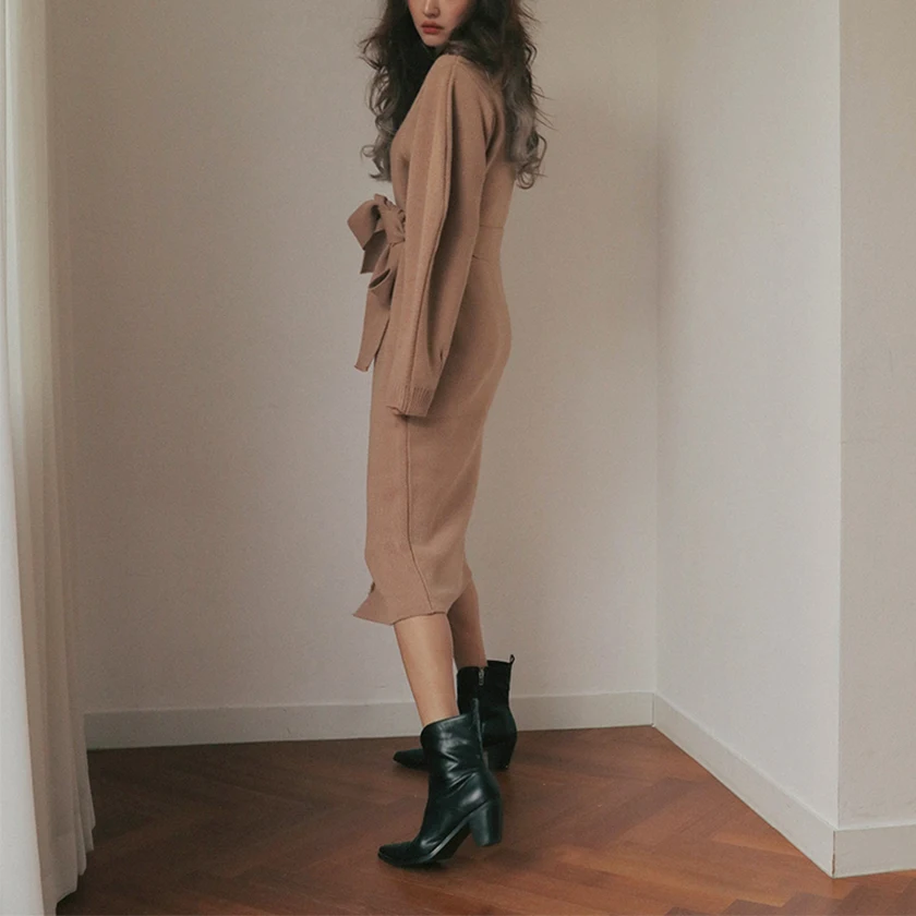 Женское трикотажное платье-свитер с разрезом спереди и длинным рукавом | Женская