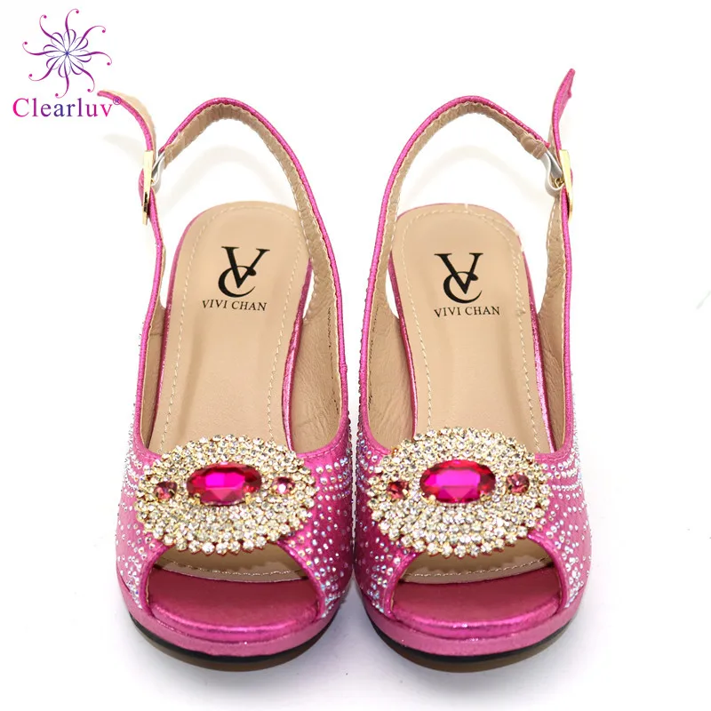 Женские туфли на высоком квадратном каблуке лодочки с ремешком и пряжкой