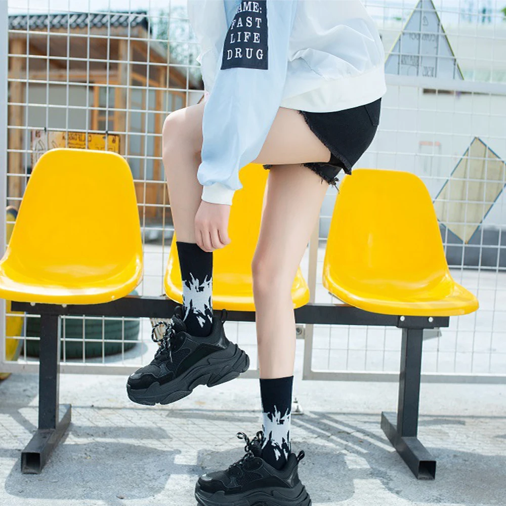 

Socks Women Fashion Harajuku Hip-hop Cotton Novelty Socks Couple Streetwear Black White Japanese Style calcetines