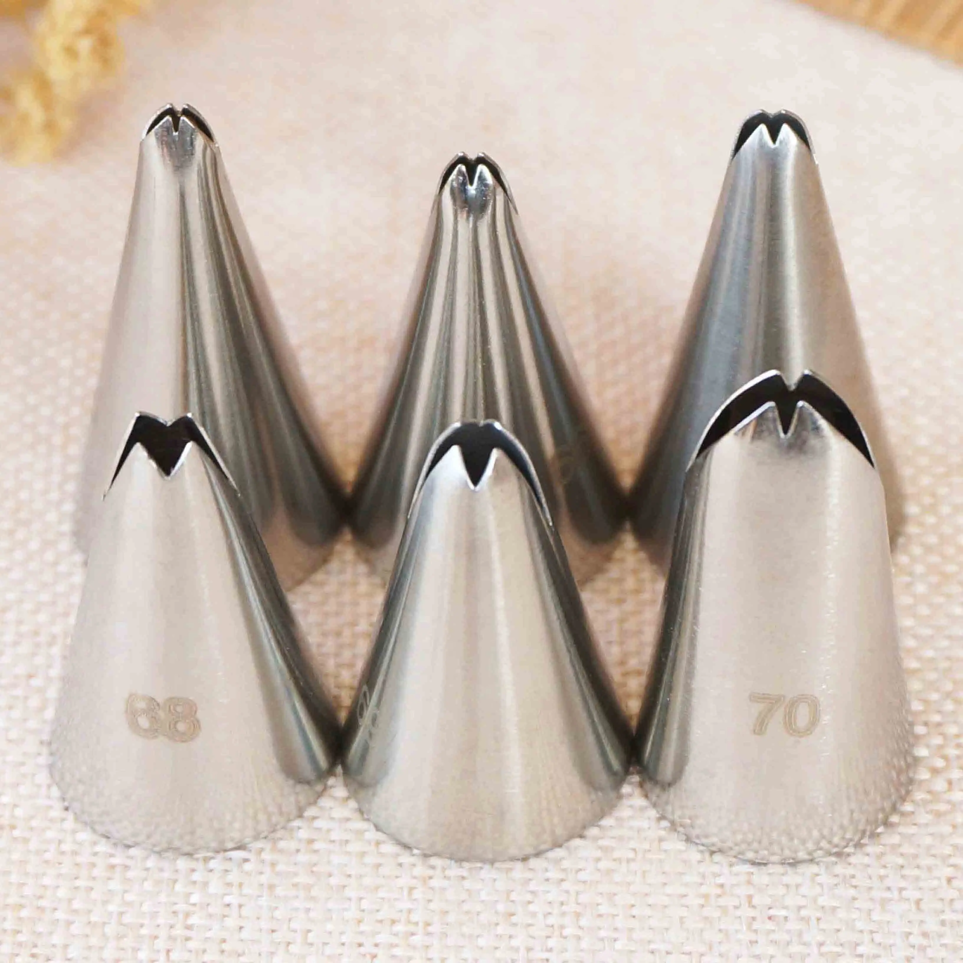 

#66 Piping Nozzle Icing Tip Pastry Tip Cupcake Writing Tube Decorating Tip Baking & Pastry Tools Create Leaves Small Size