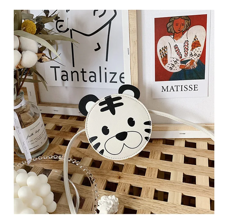 

Korean fashion cartoon children's bag personalized Single Shoulder Messenger Bag Cute Mini square bag convenient and practical