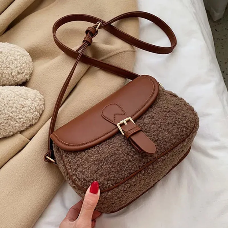 

Высококачественная плюшевая модная женская сумка на плечо, новинка зимы 2021, маленькие квадратные сумки популярных цветов, брендовая дизайн...