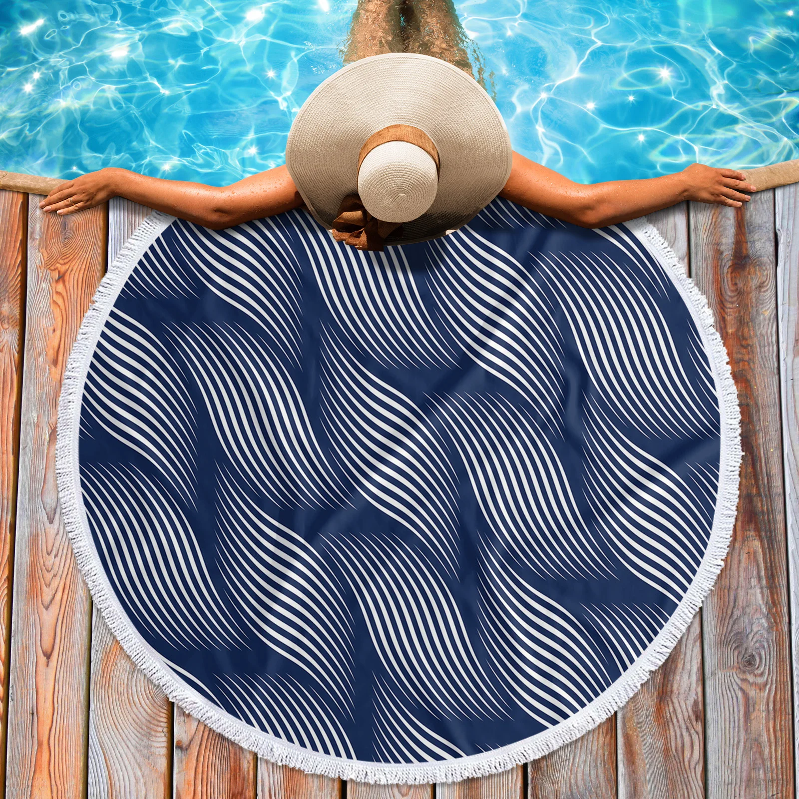 Пляжное полотенце из микрофибры с геометрическим рисунком волн быстросохнущее