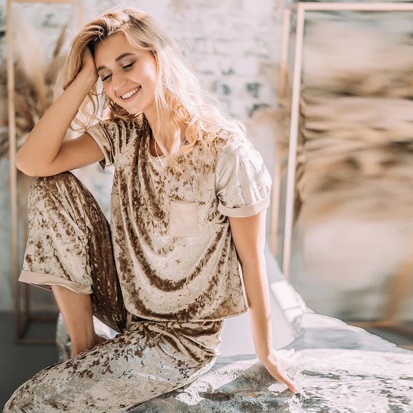 

Winter Pajamas Women Sets Short Sleeve Home Suits Pocket Pajamas With Pants Velvet Sleepwear Warm Two Piece Set Female