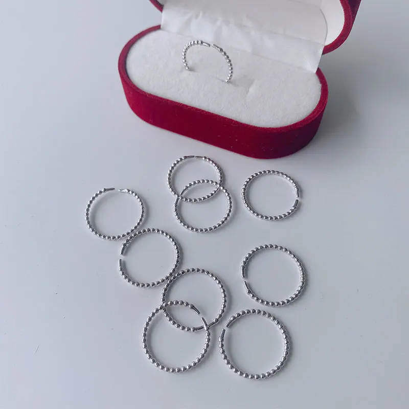 

Кольцо женское из серебра 925 пробы, с маленькими бусинами