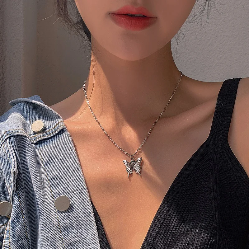 

2020 New Trendy Cute Small Animal Crystal Butterfly Pendant Necklace Women Silver Color Butterfly Choker Necklace Collar Chain